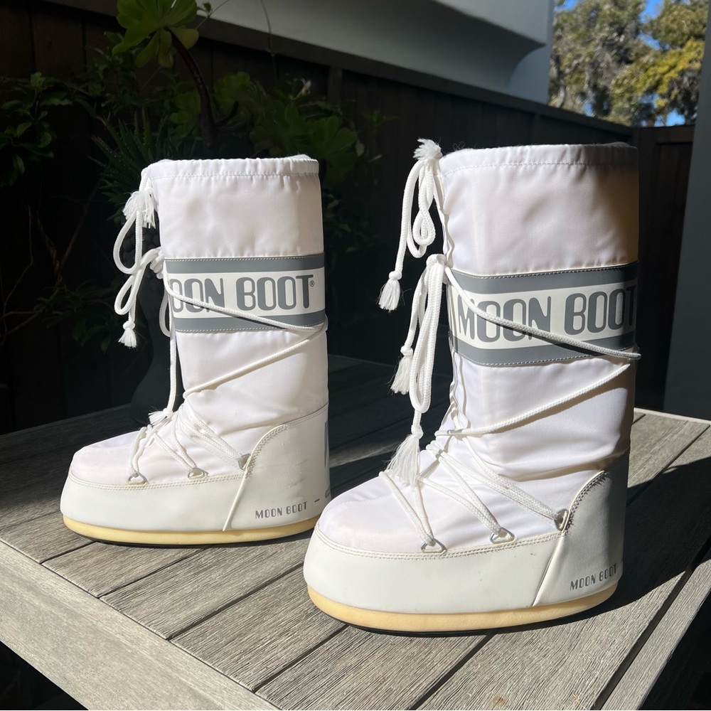 Moon boots